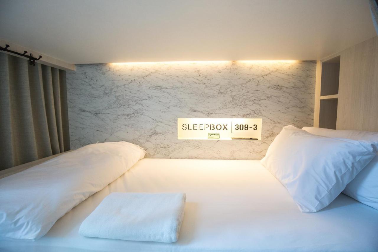 Sleep Box Sukhumvit 22 Hostel Bangkok Exterior photo