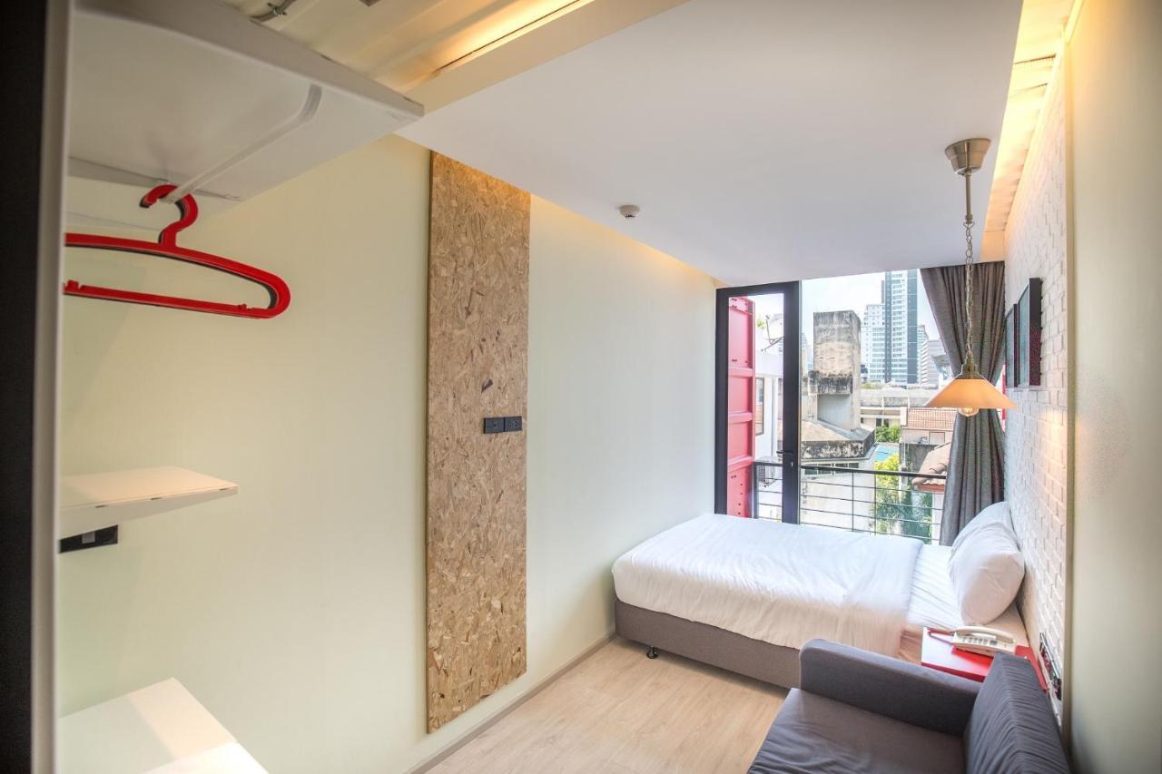 Sleep Box Sukhumvit 22 Hostel Bangkok Exterior photo