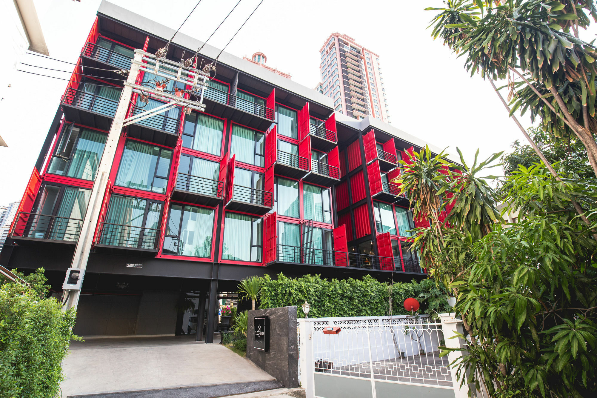 Sleep Box Sukhumvit 22 Hostel Bangkok Exterior photo